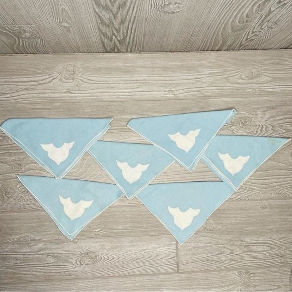 6 vintage cloth napkins with design ( some stains as shown ) linens